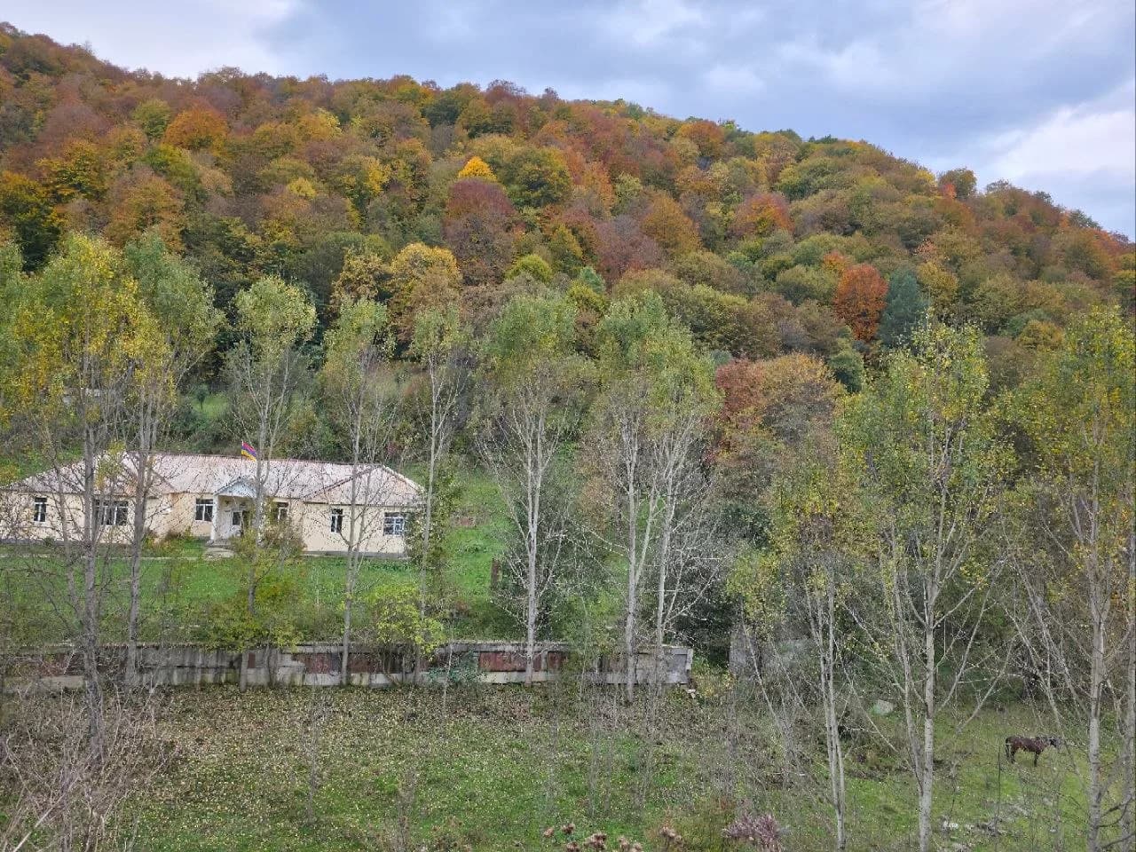 Ահնիձորի դպրոցը: